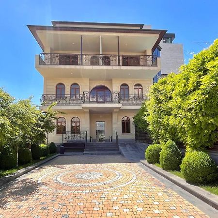 Bien Hotel Yerevan Bagian luar foto
