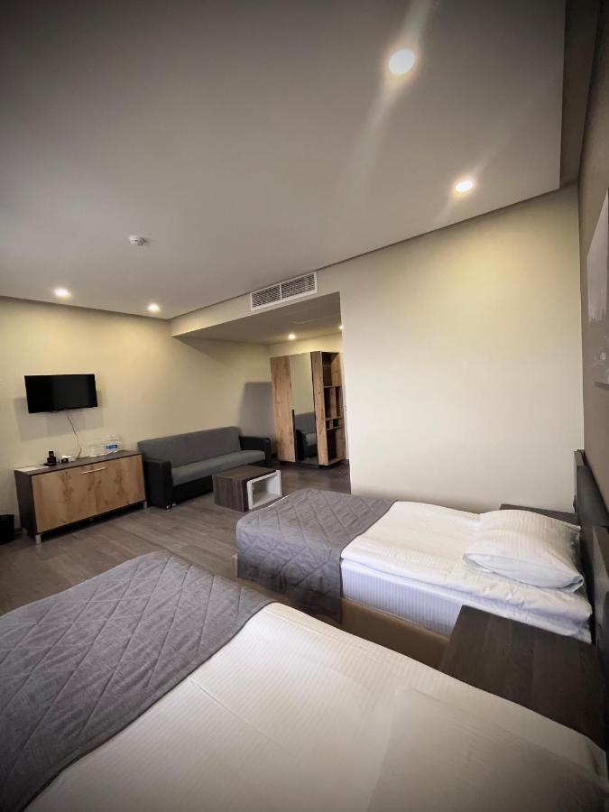 Bien Hotel Yerevan Bagian luar foto