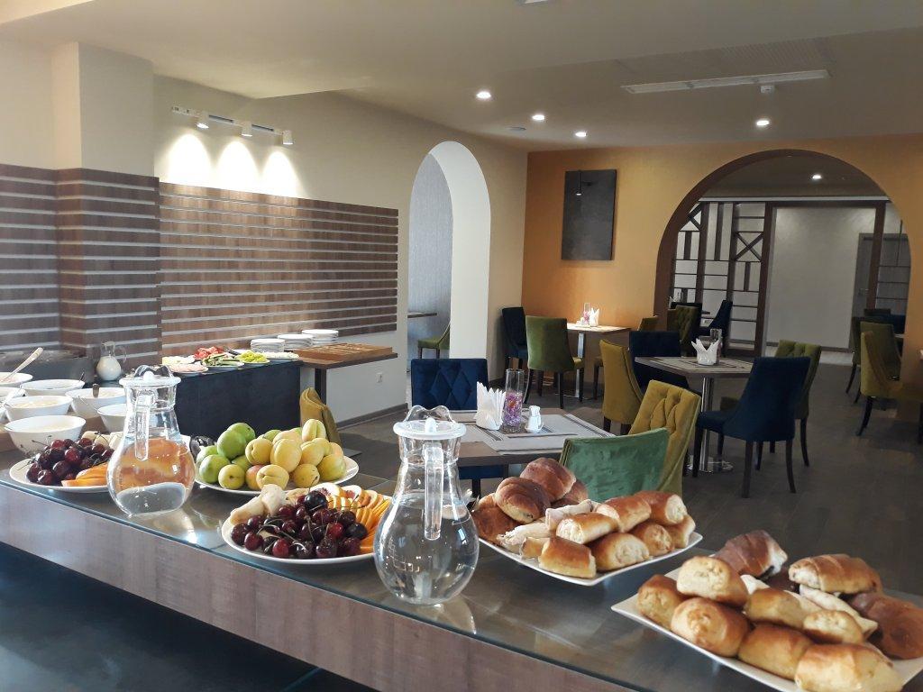 Bien Hotel Yerevan Bagian luar foto