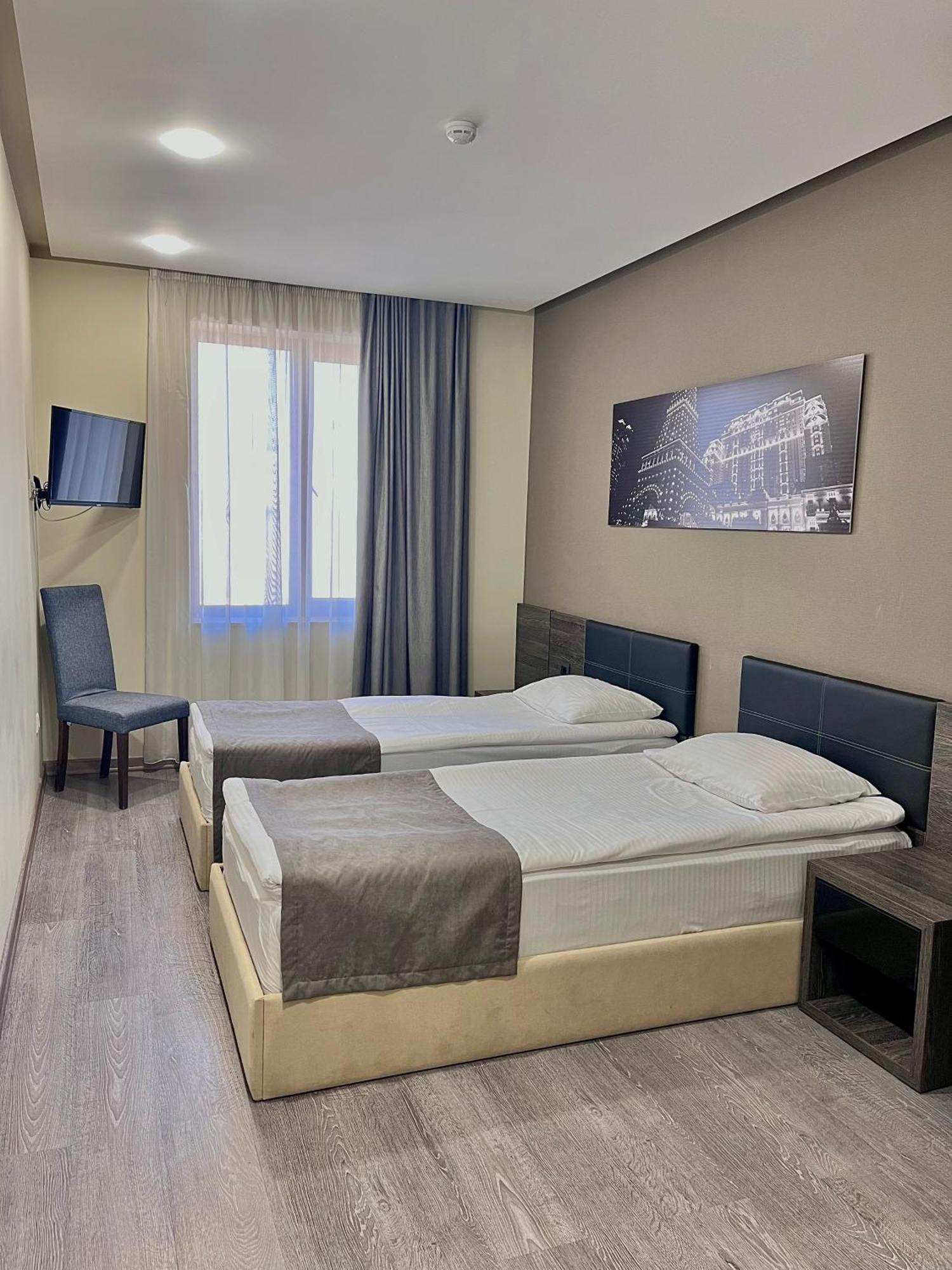 Bien Hotel Yerevan Bagian luar foto