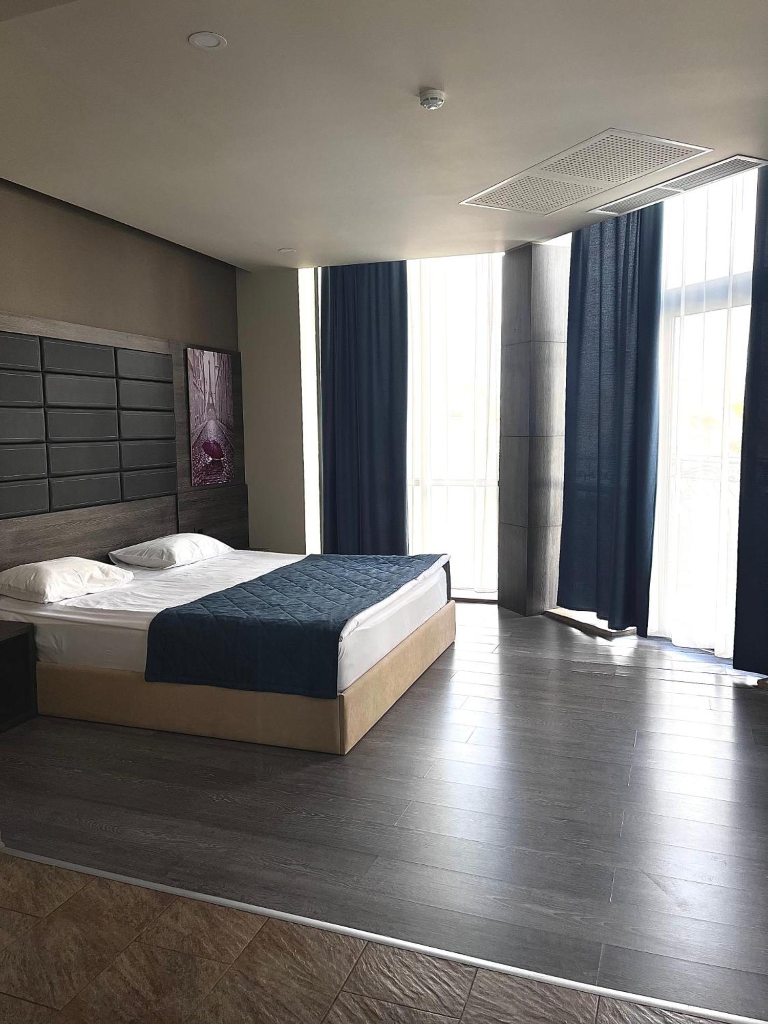 Bien Hotel Yerevan Bagian luar foto