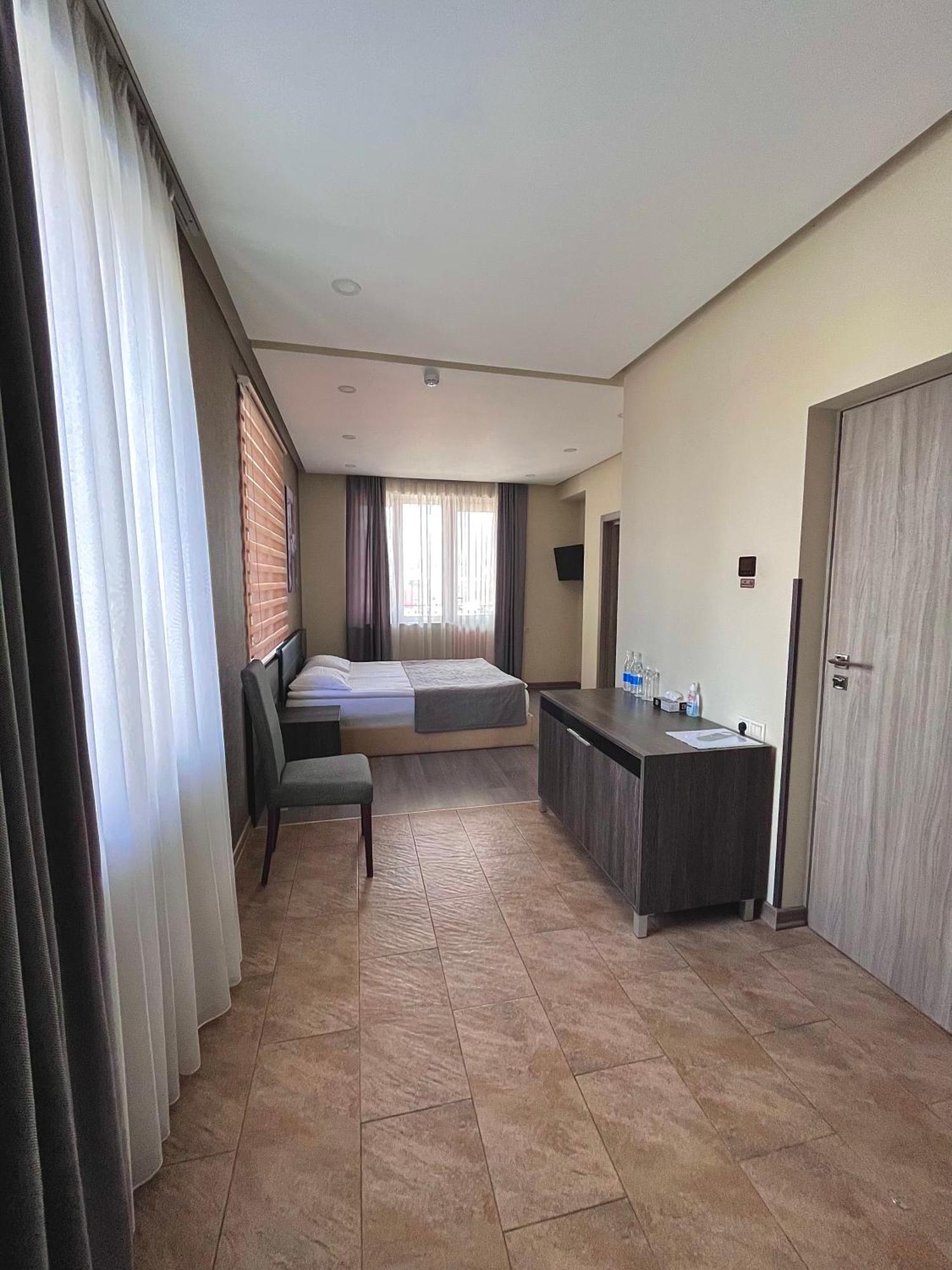 Bien Hotel Yerevan Bagian luar foto