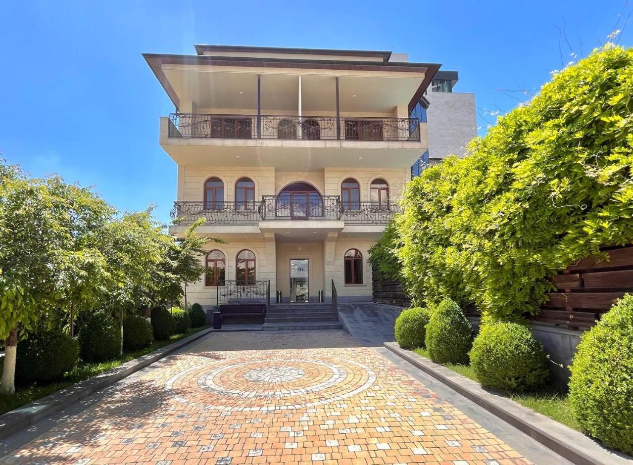 Bien Hotel Yerevan Bagian luar foto
