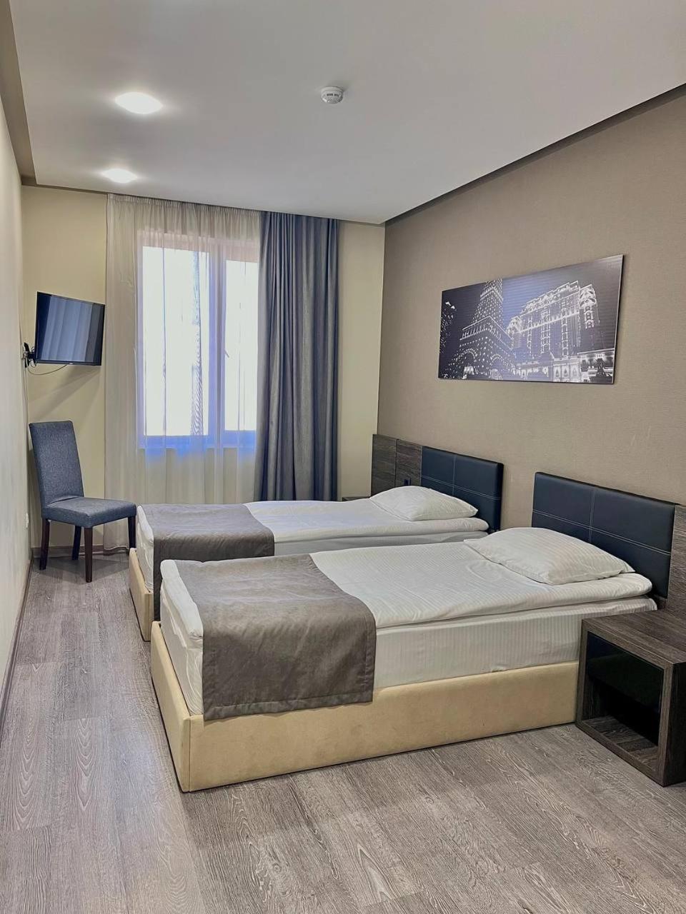 Bien Hotel Yerevan Bagian luar foto