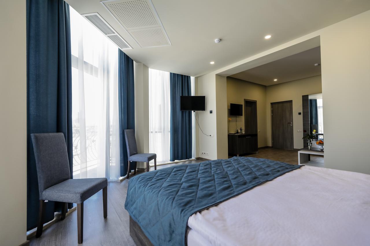 Bien Hotel Yerevan Bagian luar foto