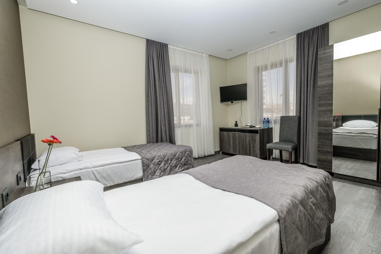 Bien Hotel Yerevan Bagian luar foto